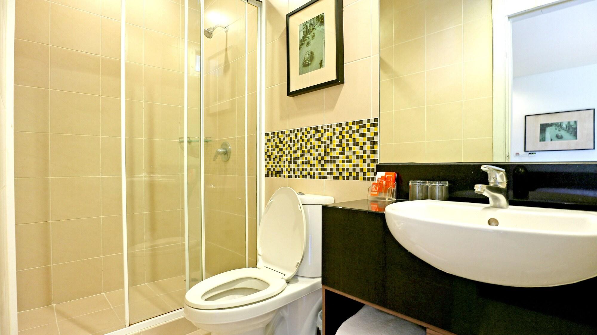 Legacy Hotel Bangkok Sukhumvit Екстериор снимка