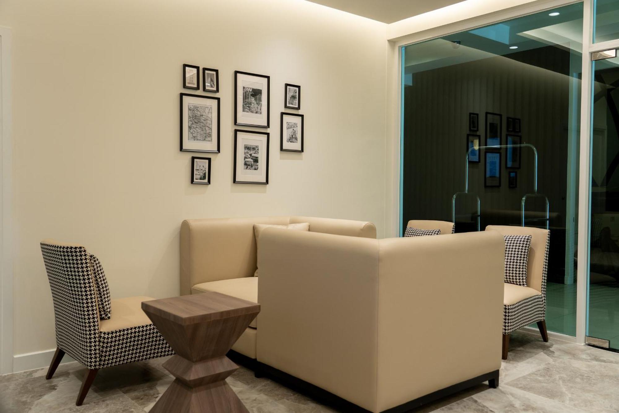 Legacy Hotel Bangkok Sukhumvit Екстериор снимка