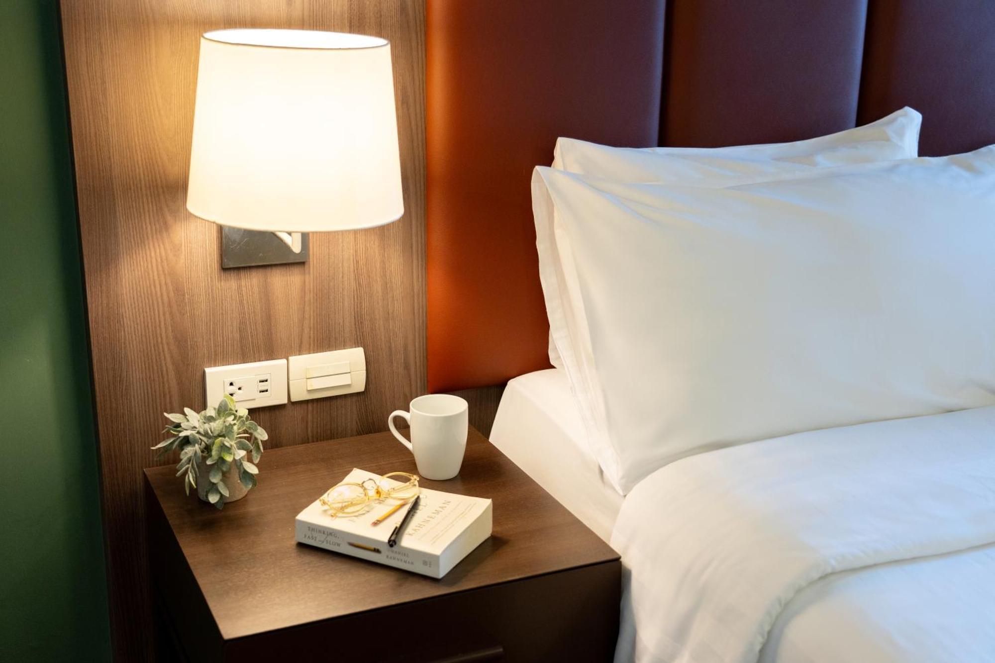 Legacy Hotel Bangkok Sukhumvit Екстериор снимка