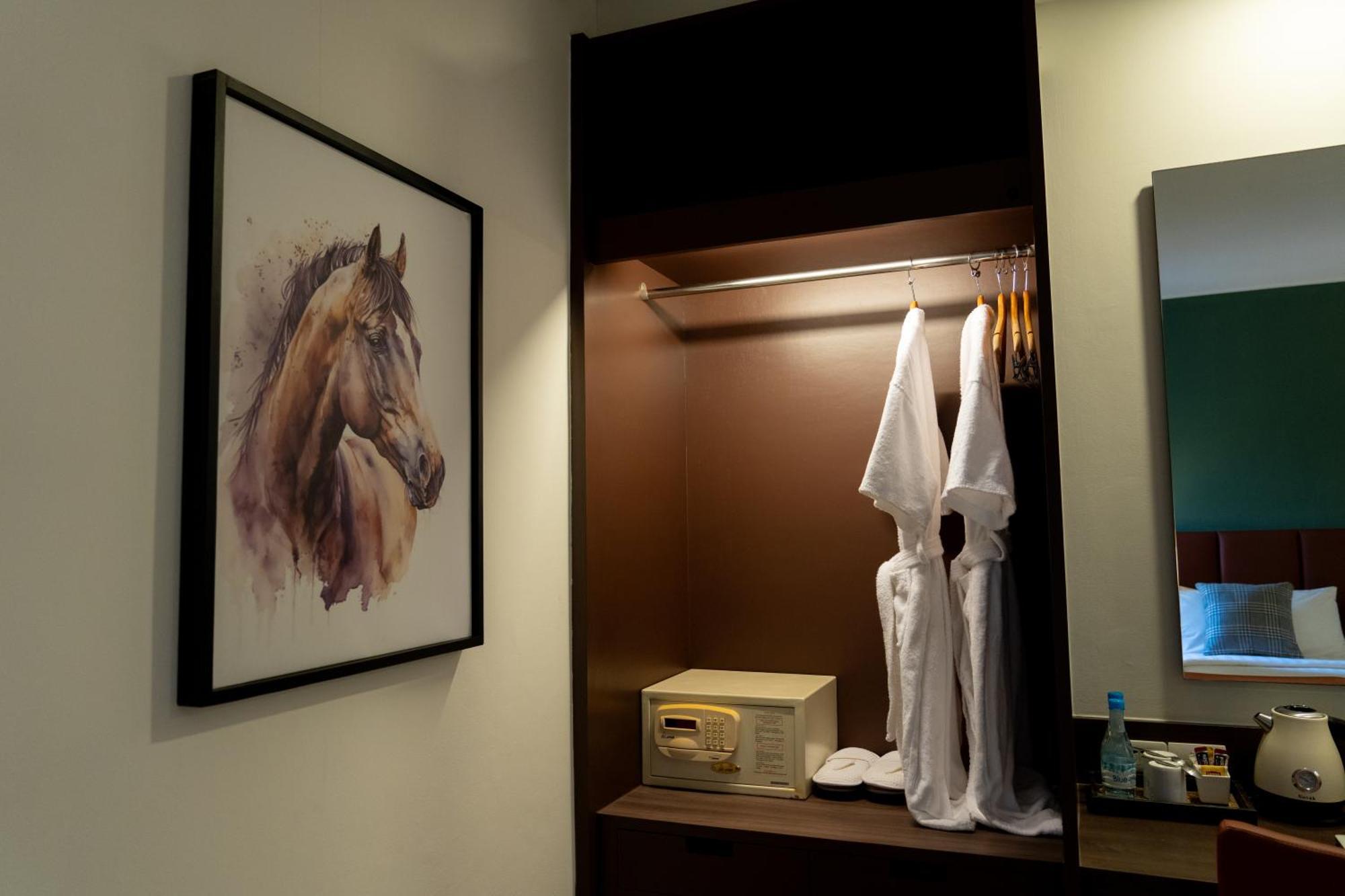 Legacy Hotel Bangkok Sukhumvit Екстериор снимка