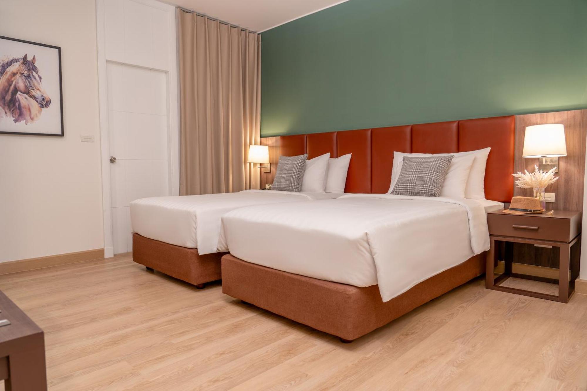 Legacy Hotel Bangkok Sukhumvit Екстериор снимка