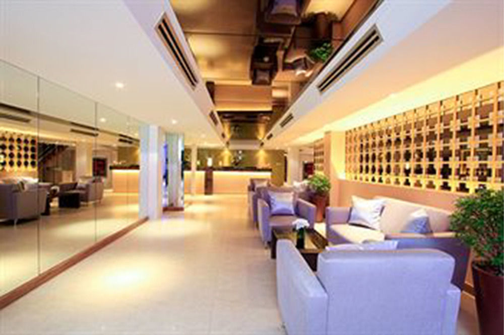 Legacy Hotel Bangkok Sukhumvit Екстериор снимка