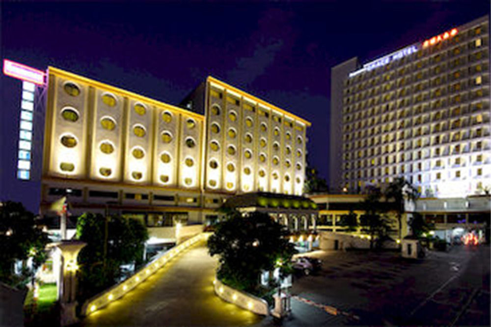 Legacy Hotel Bangkok Sukhumvit Екстериор снимка