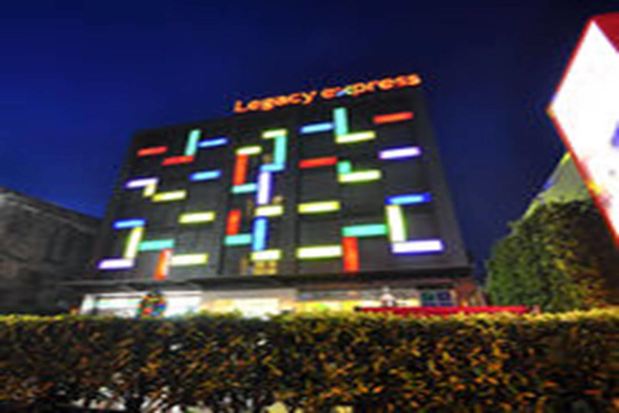 Legacy Hotel Bangkok Sukhumvit Екстериор снимка