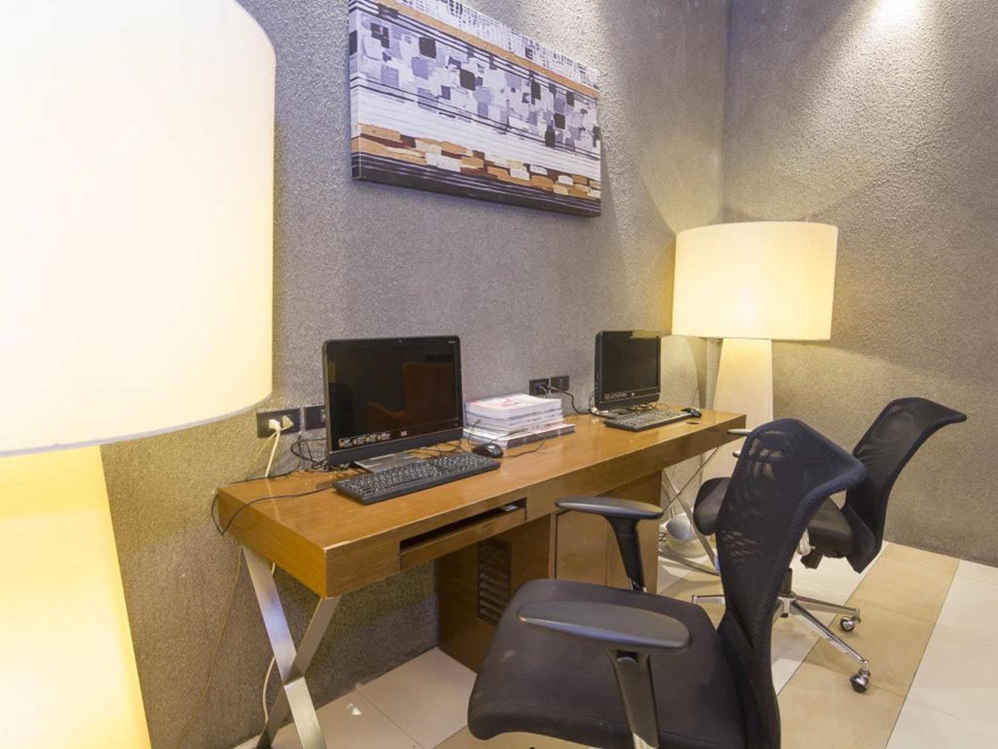 Legacy Hotel Bangkok Sukhumvit Екстериор снимка