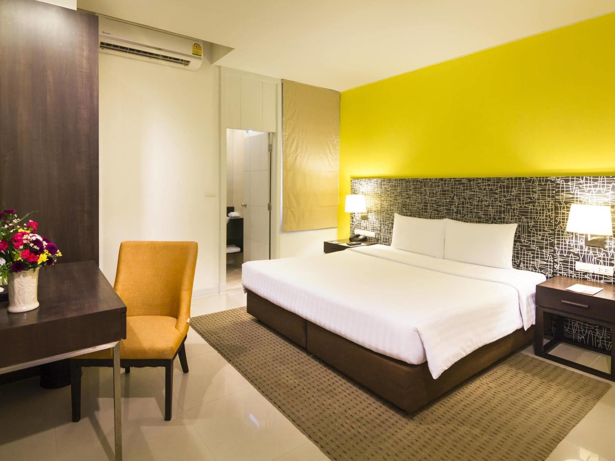 Legacy Hotel Bangkok Sukhumvit Екстериор снимка